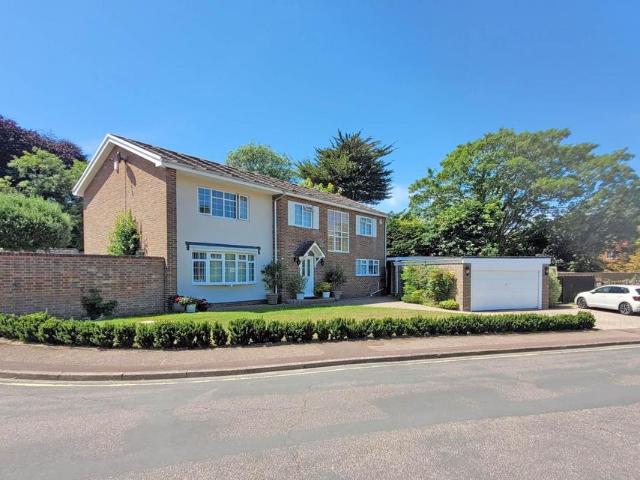 House for sale in Holywell, Eastbourne