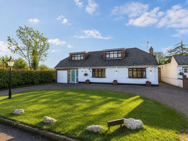 House for sale in Batchworth, Hertfordshire