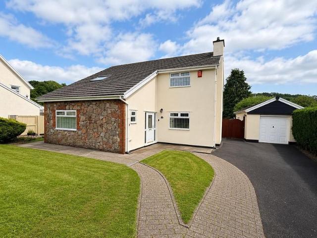 House for sale in Tonyrefail, Coedely