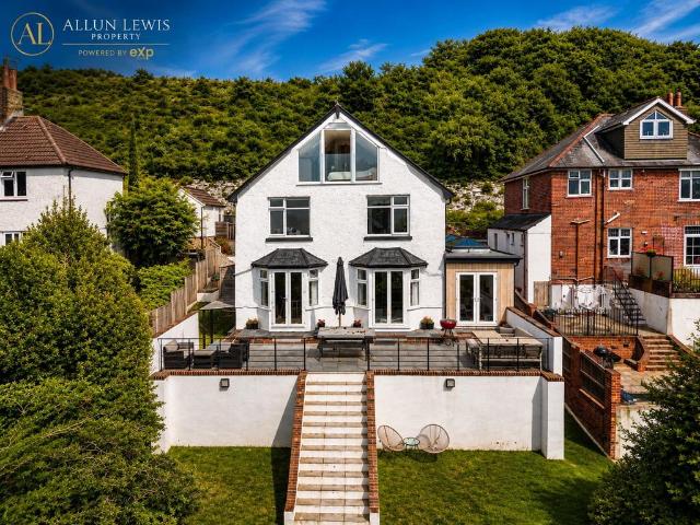 House for sale in River, Dover