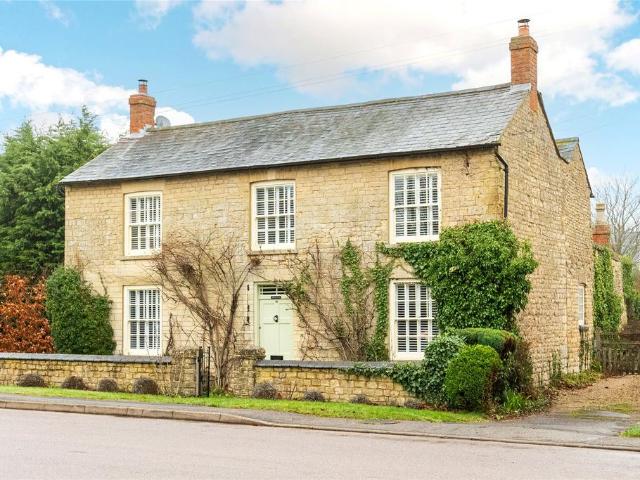 House for sale in Yardley Gobion, Northamptonshire