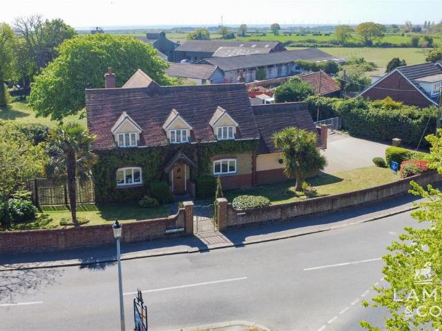 House for sale in Frinton and Walton, Dale Hill