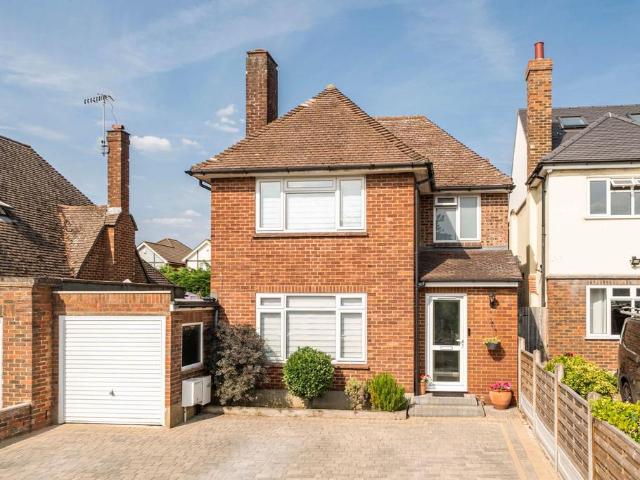 House for sale in Bushey, Bushey Heath