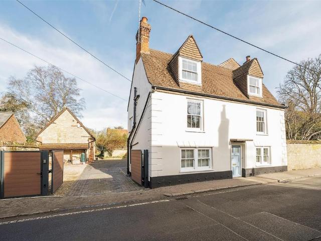 House for sale in Harrold, Bedford