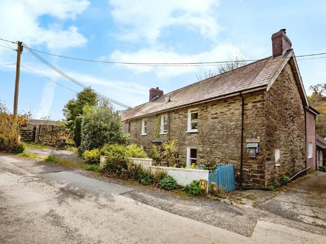 House for sale in Drefelin, Wales