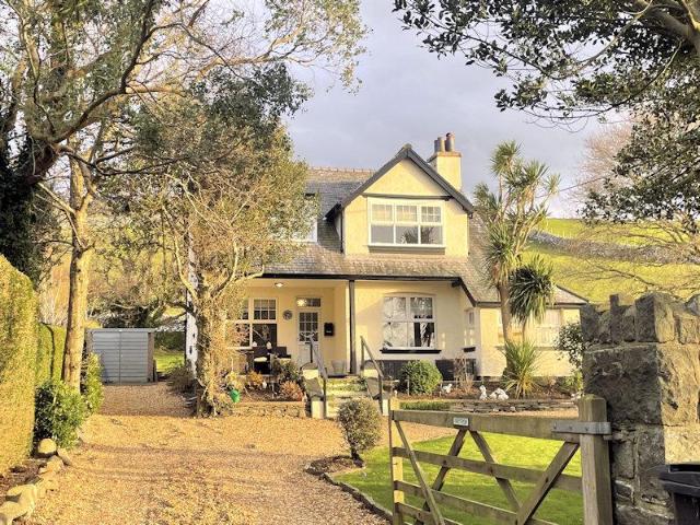 House for sale in Llwyngwril, Wales