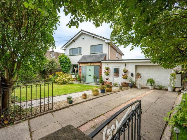 House for sale in Llantilio Pertholey, Mardy
