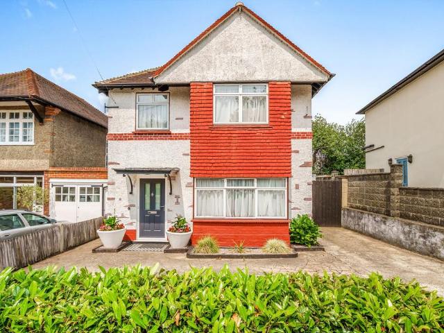 House for sale in Manor Park, Epsom