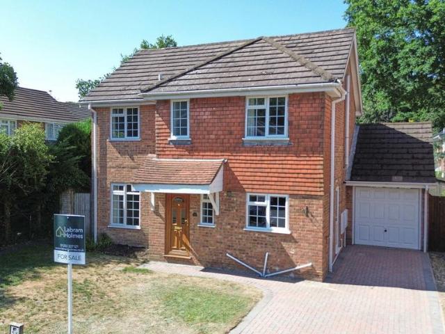 House for sale in Fleet, Hart