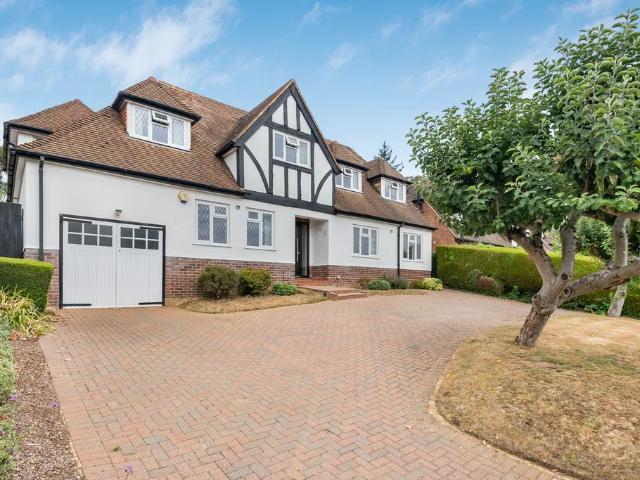 House for sale in Hall Park, Pouchen End