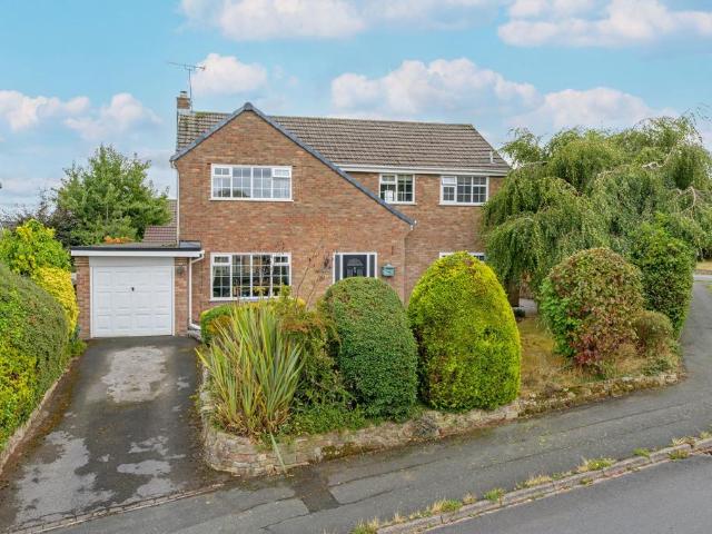 House for sale in Kingsley, Cheshire