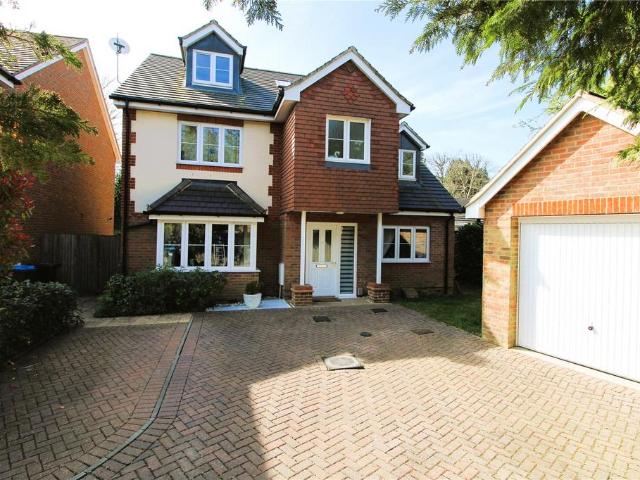 House for sale in Caterham on the Hill, Hillview