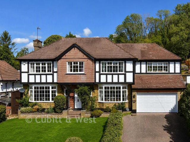House for sale in London Borough of Croydon, Forestdale