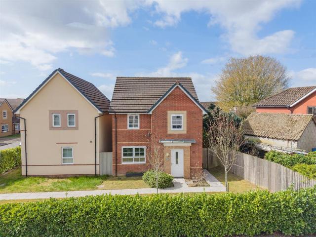 House for sale in Llantarnam, Wales