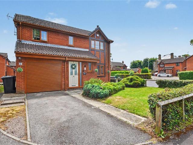 House for sale in Churwell, West Yorkshire