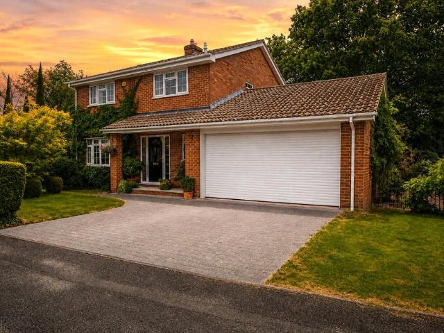 House for sale in Burghfield Common, West Berkshire