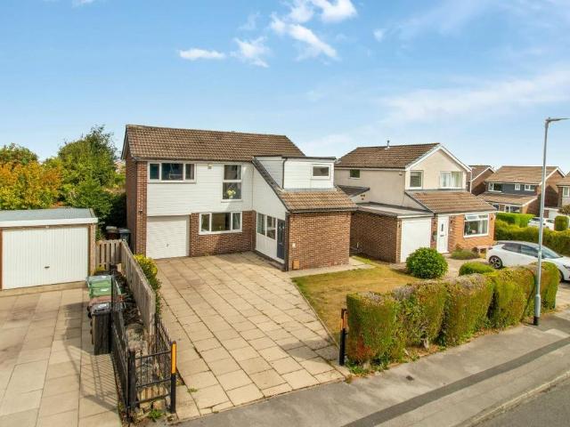 House for sale in Drighlington, Adwalton