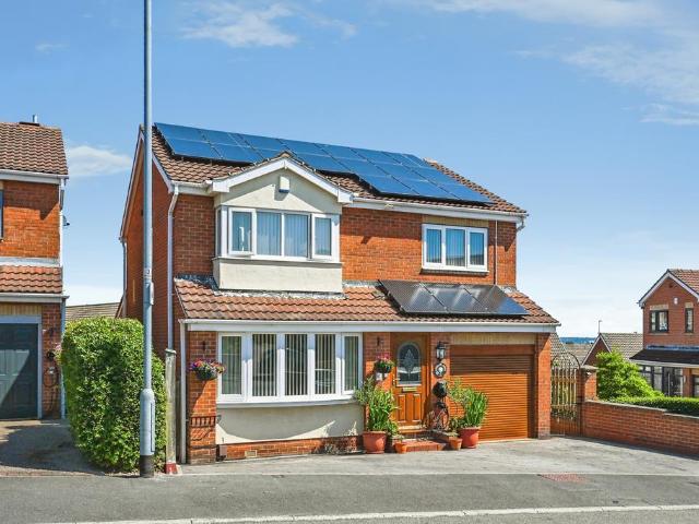 House for sale in Churwell, West Yorkshire