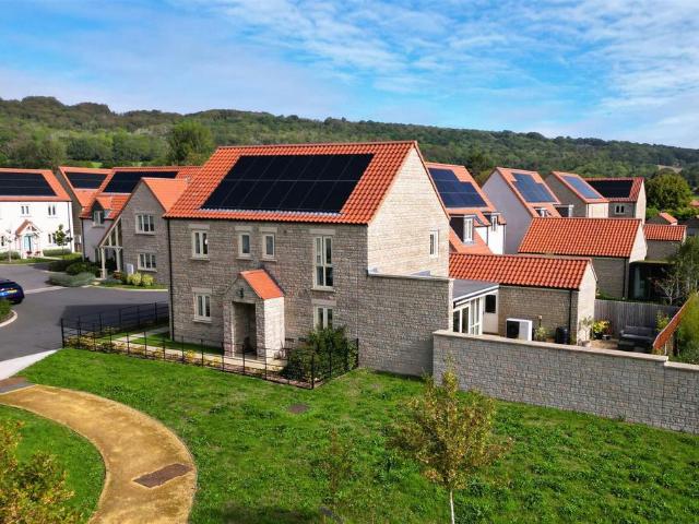House for sale in Stone Edge Batch, Tickenham