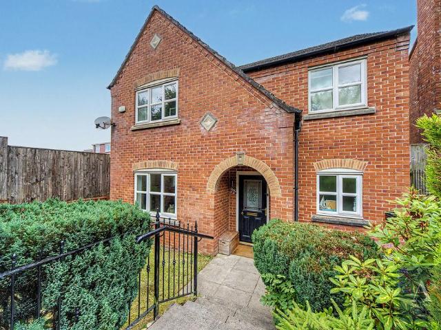 House for sale in Haugh, Burnedge