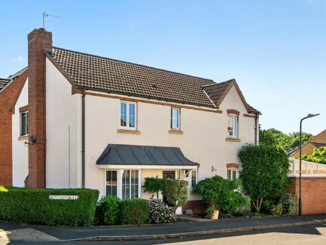 House for sale in Cawston, New Bilton