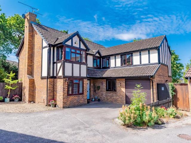 House for sale in Moulsham Green, Hart