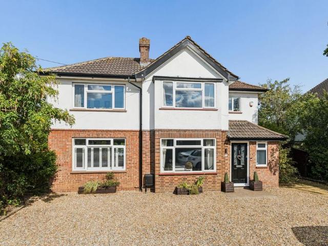 House for sale in Henlow, Bedfordshire