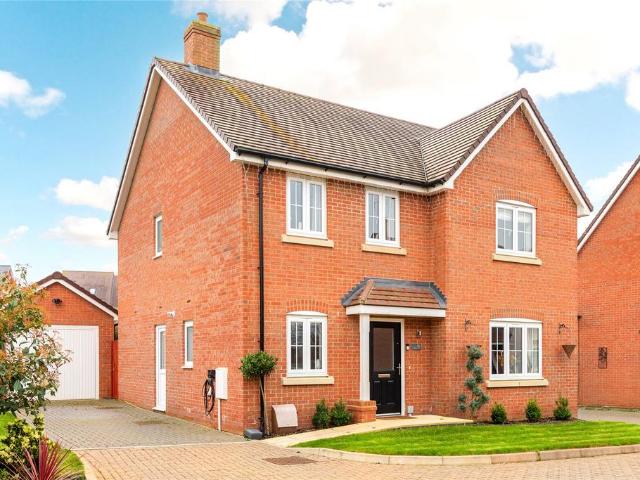 House for sale in Steeple Claydon, Buckinghamshire