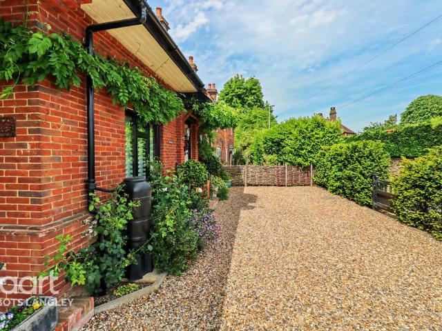 House for sale in Pouchen End, Hertfordshire