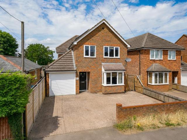 House for sale in Stone with Bishopstone and Hartwell, Stone