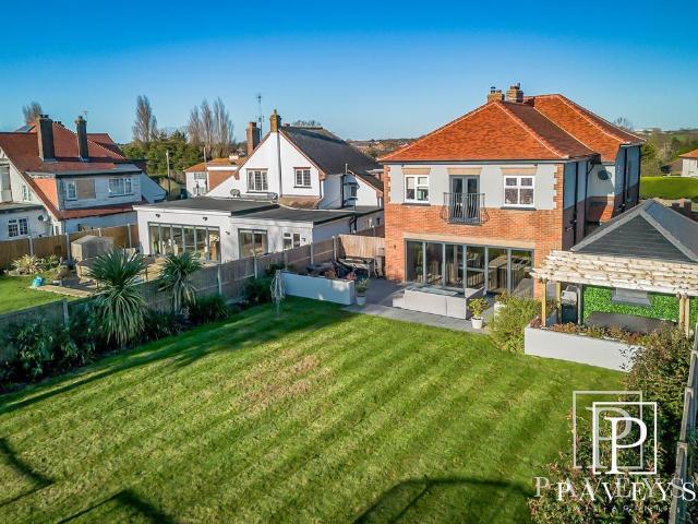 House for sale in Holland-on-Sea, Dale Hill