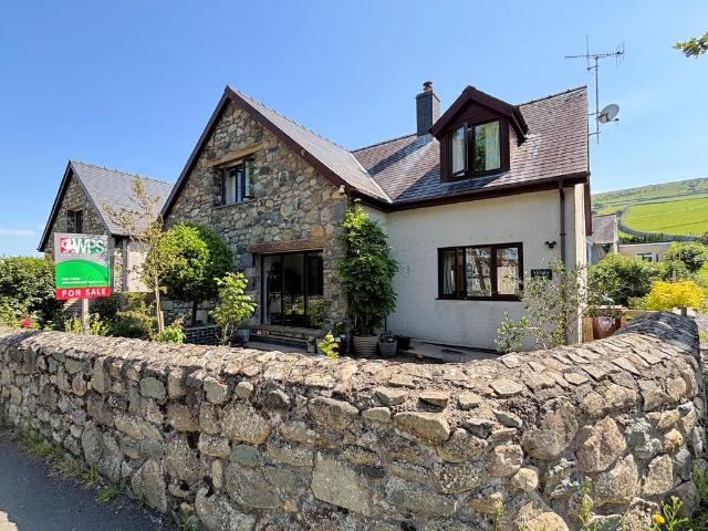 House for sale in Llwyngwril, Wales