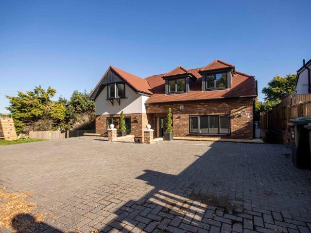House for sale in Batchworth, Hertfordshire