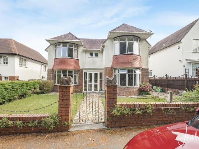 House for sale in Cimla, Neath