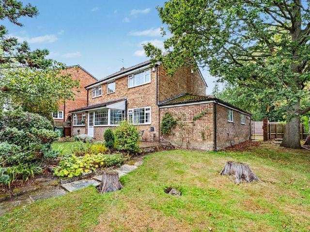 House for sale in Yeadon, West Yorkshire