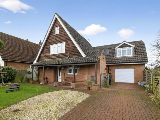 House for sale in Scruton