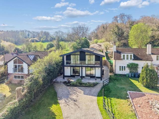 House for sale in Little Kingshill, Buckinghamshire