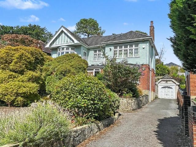 House for sale in Holdenhurst, Bournemouth