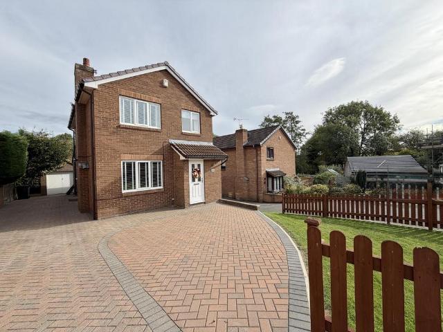 House for sale in Barwick in Elmet, Leeds