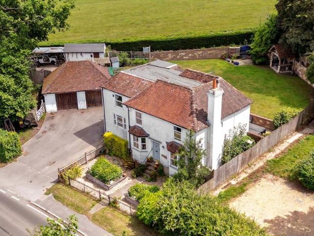 House for sale in Gallypot Street, Cross In Hand