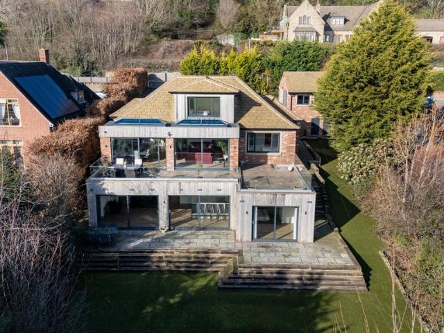 House for sale in Overthorpe, Briestfield