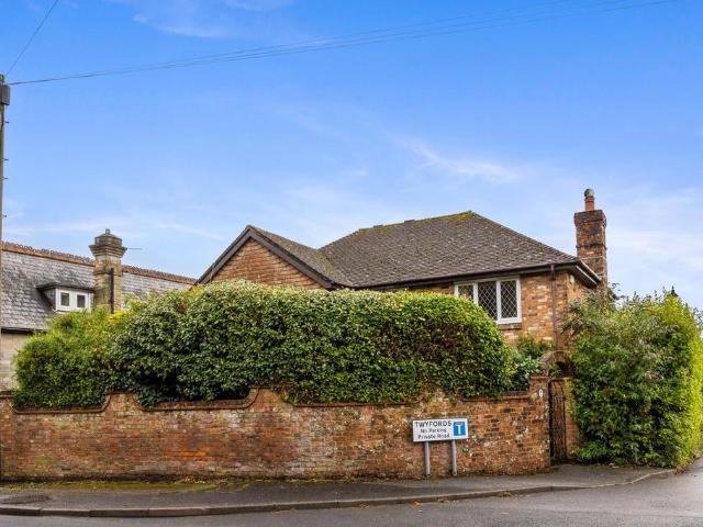 House for sale in Crowborough Warren, Cross In Hand