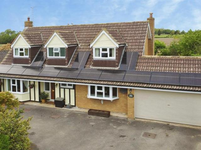 House for sale in Chipping Hill, Essex