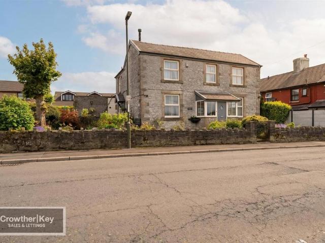 House for sale in Charlesworth, East Midlands