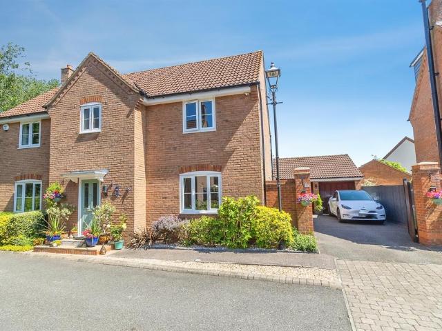 House for sale in Monkston Park, Milton Keynes
