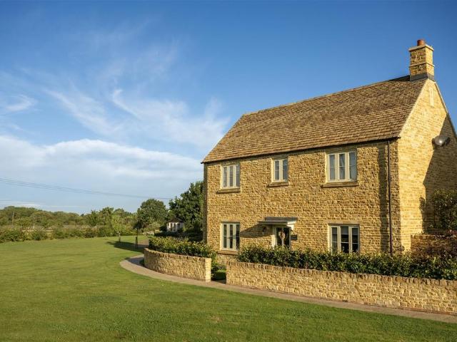 House for sale in Fossebridge, Gloucestershire