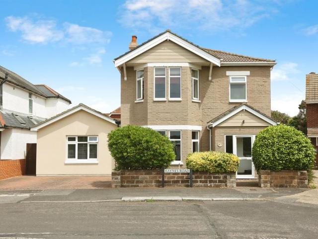 House for sale in Lee-on-the-Solent, Middlecroft