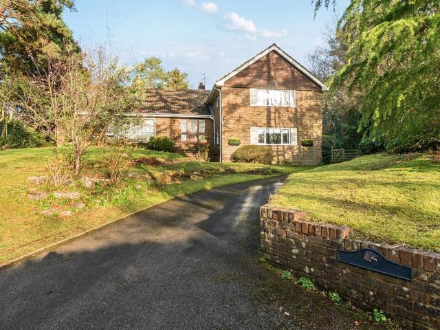 House for sale in Washington, Horsham