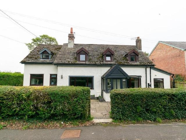 House for sale in Shaw Green, Andertons Mill