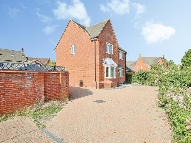 House for sale in Moreton Hall, Chedburgh